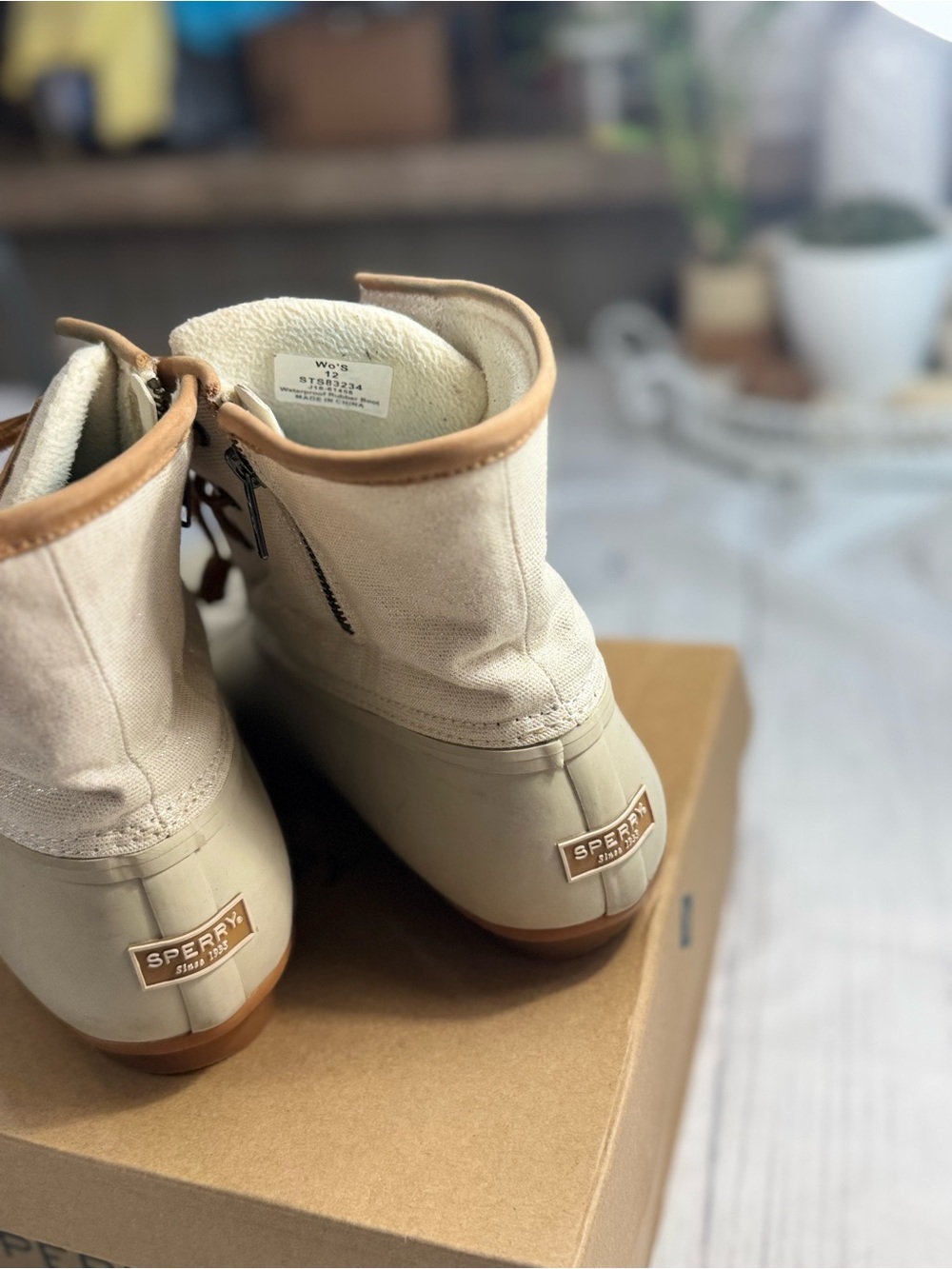 Sperry Saltwater Metallic Ivory Duck Boots – Women’s Size 12 - Picture 11 of 12